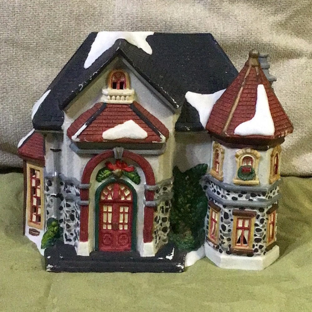 1997 Dickens Collectables Festive Holiday Village House Decoration
